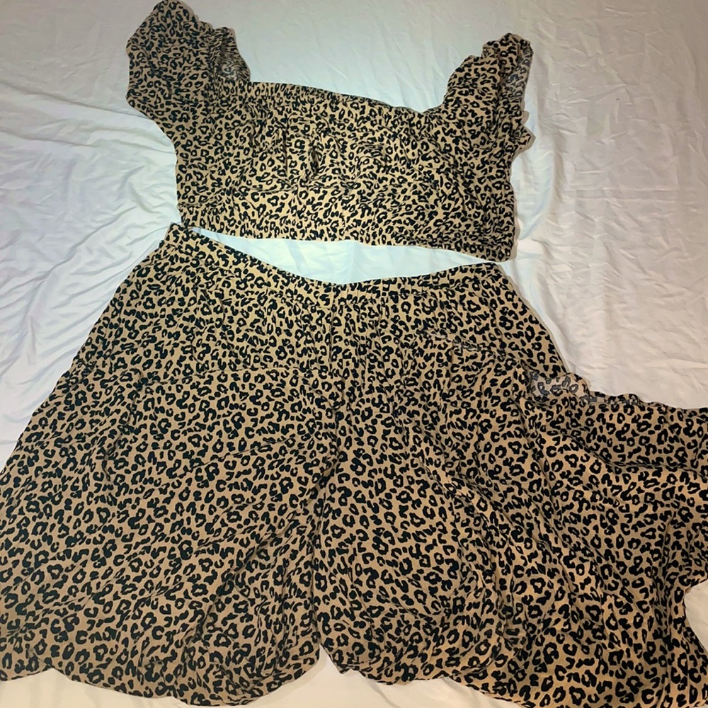 Forever 21. Plus size 2x. Leopard print crop top & matching pants set.